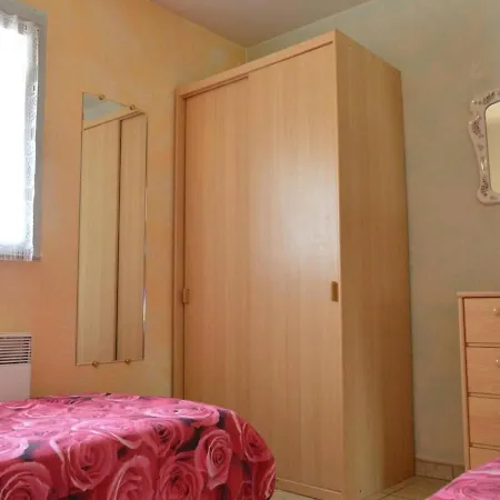 Cap D'agde: Appt 2 Pieces, 4 Couchages A 100m De La - Fr-1-249-68