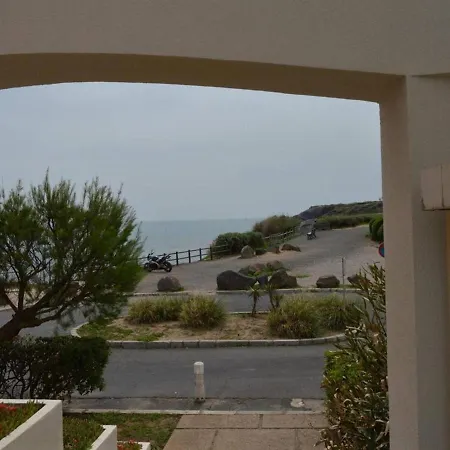Cap D'agde: Appt 2 Pieces, 4 Couchages A 100m De La - Fr-1-249-68 Apartment *